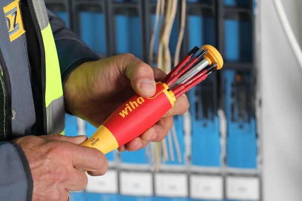 Afbeelding - https-www-ez-catalog-nl-Asset-ad0c0fca5d9a4551b9e16f0480b9531a-ImageFullSize-Anw-283109-LiftUp-electric-05-jpg